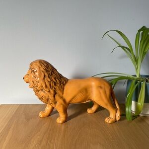 Vintage Majestic MCM Lion Chalkware Figurine Hollywood Regency